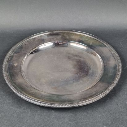 CHRISTOFLE. Plat circulaire en métal argenté,...
