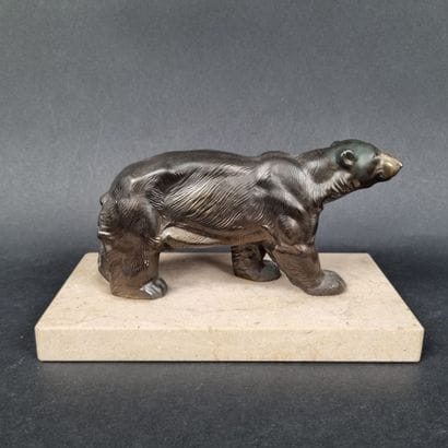 Sujet en régule patiné représentant un ours,...