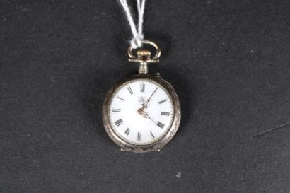 Montre de col en argent, cadran à chiffres...