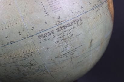 Charmes PERIGOT. Ancien globe terrestre avec...