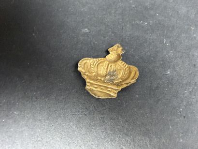 Lot comprenant : 7 insignes militaires divers,...