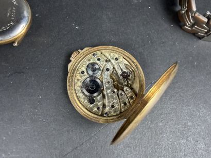 Lot comprenant : 5 montres mécaniques, diverses...