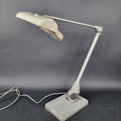 Lampe d'atelier en métal laqué gris, avec...
