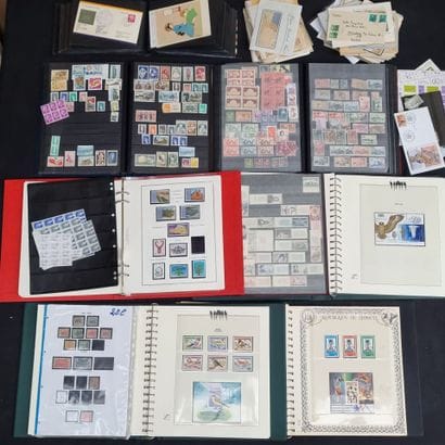 [TIMBRES] Lot de timbres comprenant : 
-...