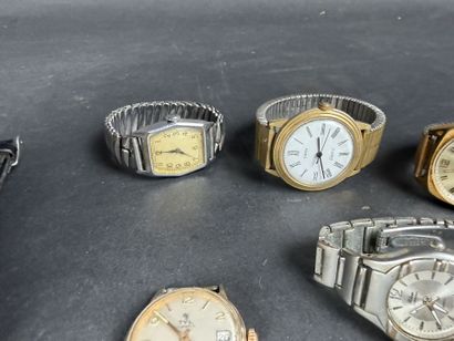 Lot comprenant : 5 montres mécaniques, diverses...