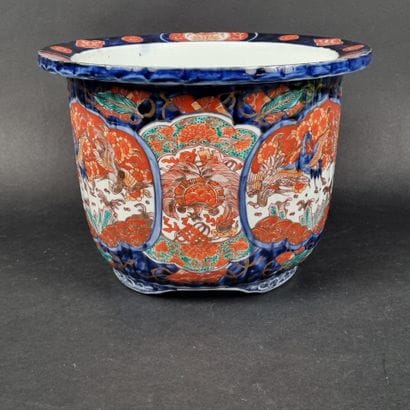 Cache pot à col évasé en porcelaine polychrome...