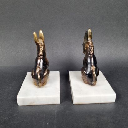 Paire de serres livre figurant des ânes accroupis...