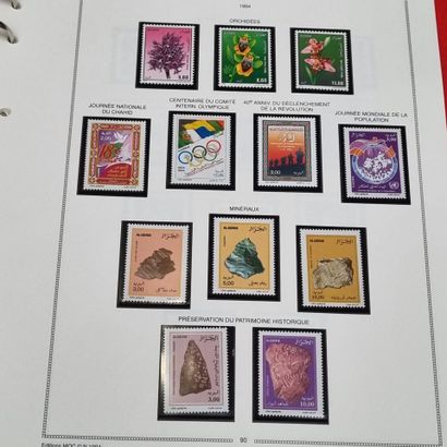 [TIMBRES] Lot de timbres comprenant : 
-...