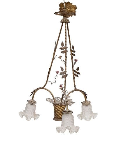 Lustre en bronze doré à trois bras de lumières,...