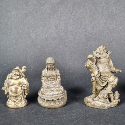 Lot de 6 petits bronzes dont trois chinois,...