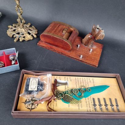 Lot d'objets de vitrine : 6 porte-menus 