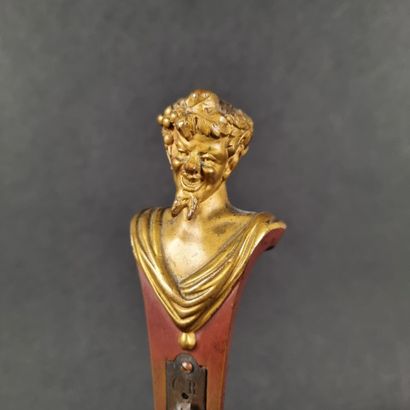 Thermomètre en bronze patiné rouge et doré,...