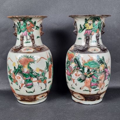 Paire de vases en porcelaine de Nankin, à...