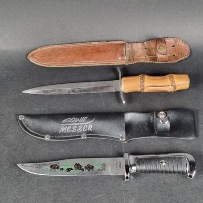 Lot de 2 dagues de chasse : 1 à poignée en...