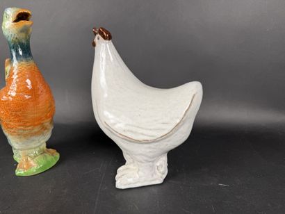 Lot comprenant : 1 poule en céramique émaillée...