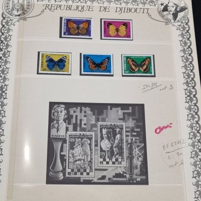 [TIMBRES] Lot de timbres comprenant : 
-...