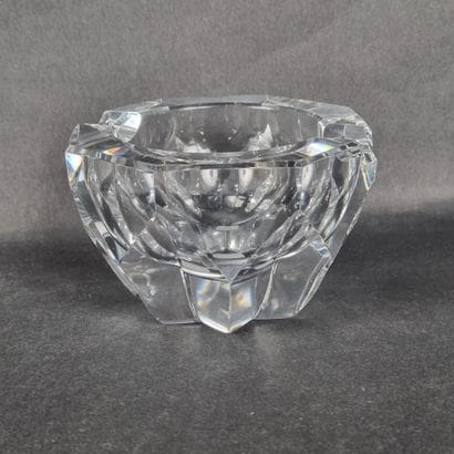 Cendrier Baccarat en verre taillé, estampillé...