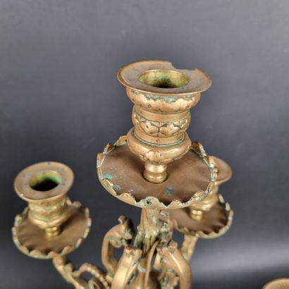 Garniture de cheminée en bronze doré et ciselé...