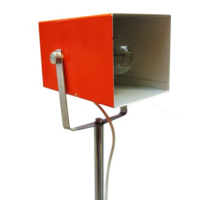 LAMPADAIRE in orange metal. Work of the 70s....