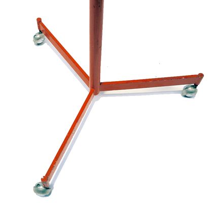 LAMPADAIRE in orange metal. Work of the 70s....
