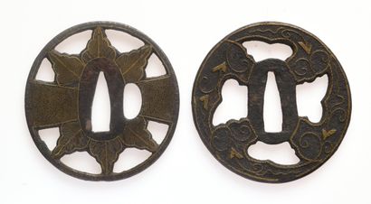 JAPON - Époque EDO (1603-1868)
Deux tsuba...