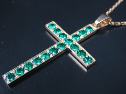 Pendentif croix en or 750‰, entièrement sertie...