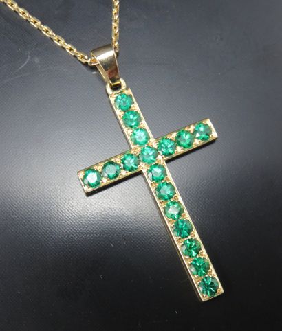 Pendentif croix en or 750‰, entièrement sertie...