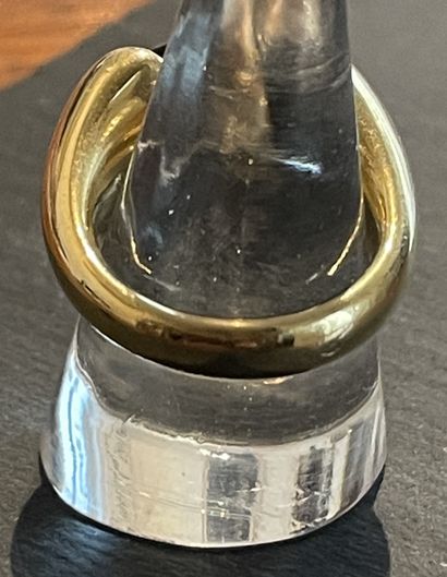 Bague en or jaune creux 750‰ ornée d'un cabochon...
