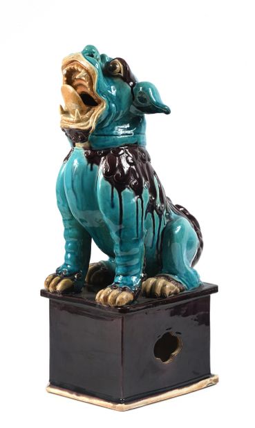 Chien de Fô en porcelaine turquoise et aubergine...