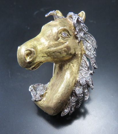 Broche en or brossé et satiné 750‰ stylisant...