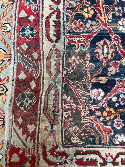 AGRA. India, 19th century
Large Indian carpet,...