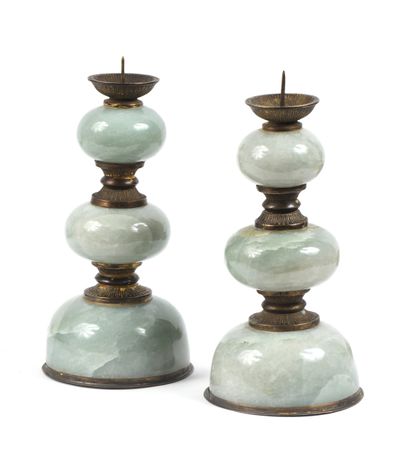 Paire de bougeoirs en jade néphrite céladon...