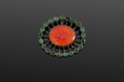 Broche amulette de style Moghol en argent...