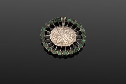 Broche amulette de style Moghol en argent...