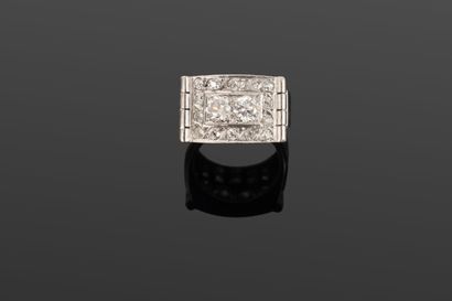 Bague chevalière en or gris granité 750‰...