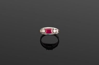 Bague en platine 950‰ sertie d'une pierre...