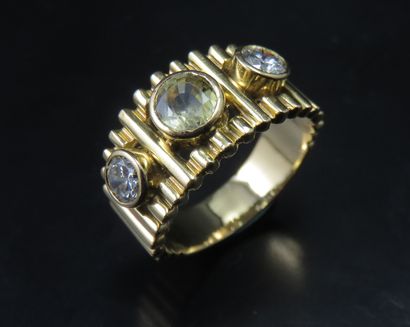 Bague bandeau en or 750‰, ajouré de motifs...
