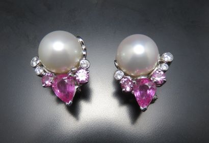 Clips d'oreilles en or gris 750‰, ornés d'une...
