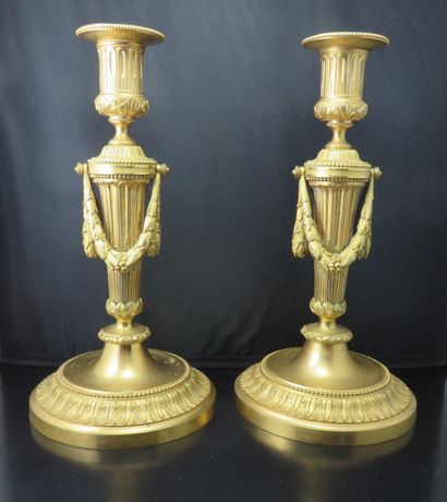 Deux paires de bougeoirs en bronze doré,...