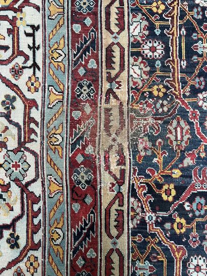 AGRA. India, 19th century
Large Indian carpet,...
