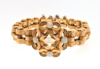 Bracelet en or 585 ‰ ciselé et texturé, reconstitué...