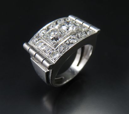 Bague chevalière en or gris granité 750‰...