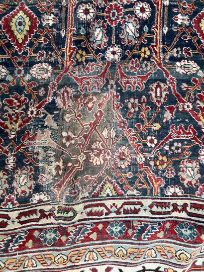 AGRA. India, 19th century
Large Indian carpet,...
