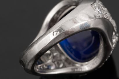 CARTIER
Bague Saphir/Diamants en platine...