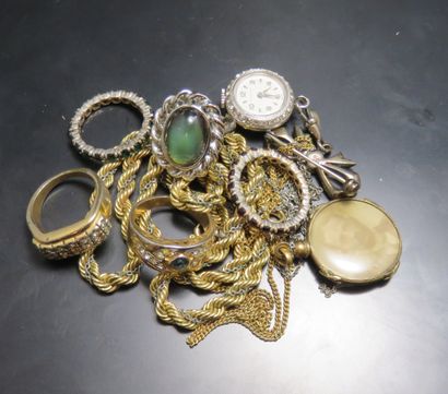 Lot de bijoux fantaisie en métal et pierres...