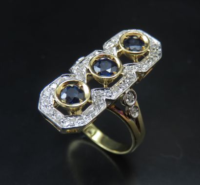 Bague en or 750‰, de forme géométrique ajourée,...