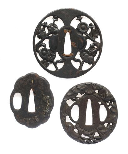 JAPON - Époque EDO (1603-1868)
Trois tsuba...