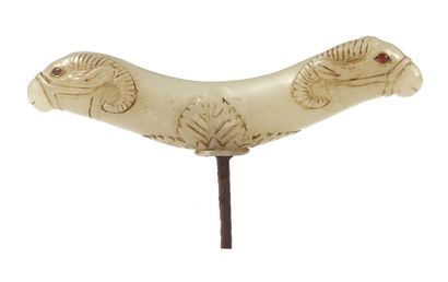 Repose-bras de style Moghol en jade sculpté...
