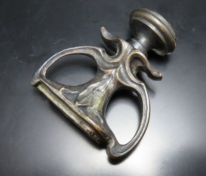 Lot composé d'une broche en argent, en écusson...
