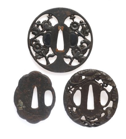 JAPON - Époque EDO (1603-1868)
Trois tsuba...